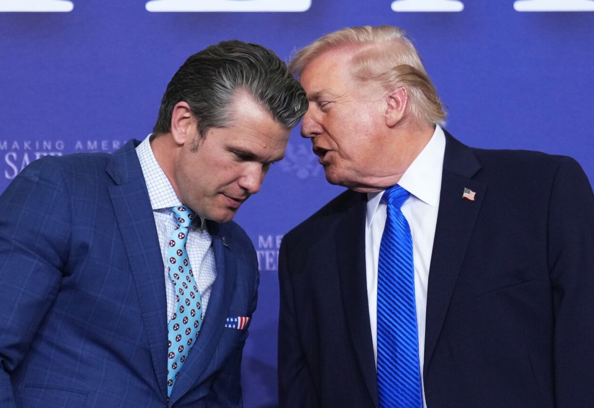 Pete Hegseth and Donald Trump. LAPRESSE