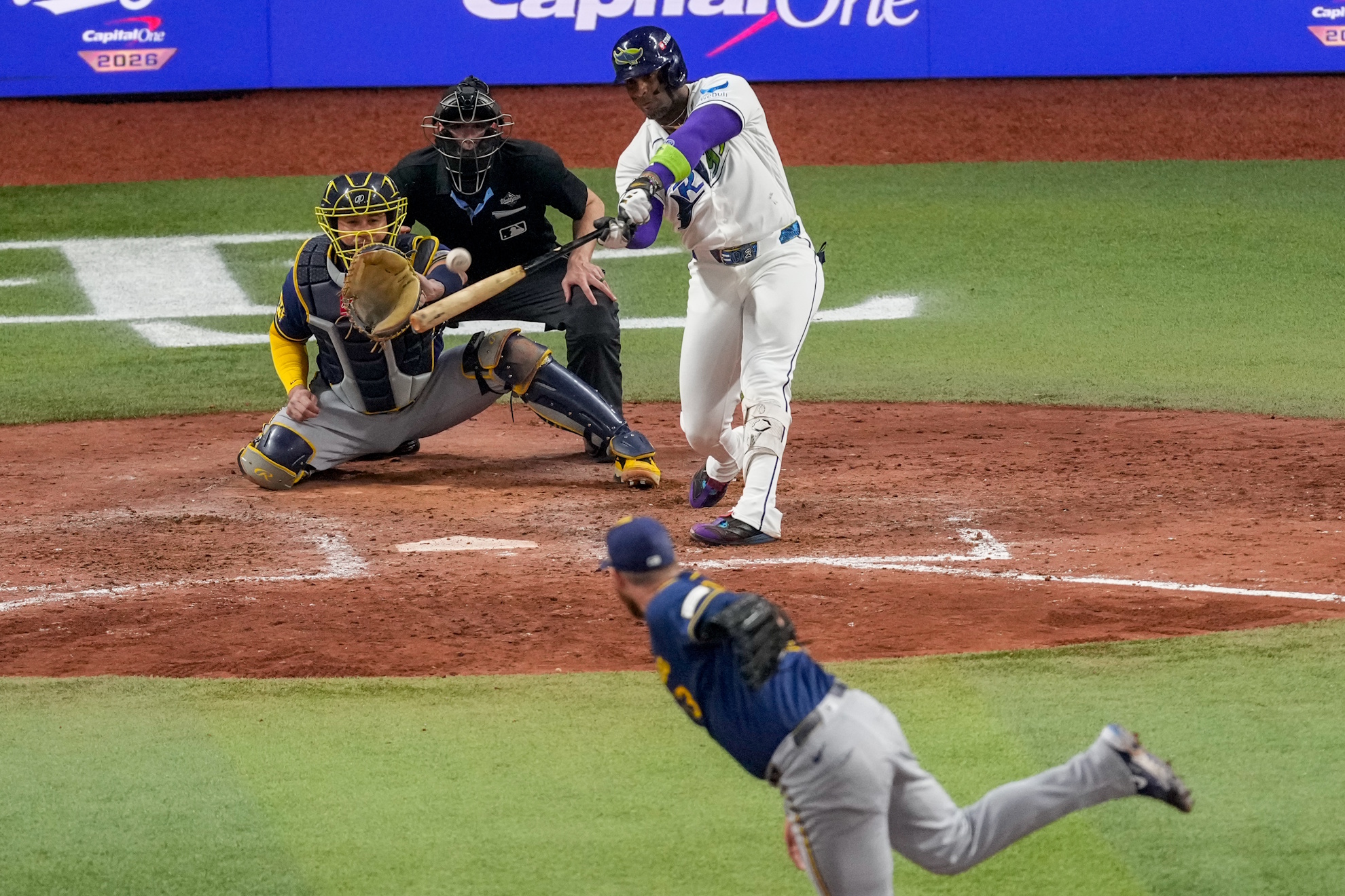 The Tampa Bay Rays' Yandy Díaz against Milwaukee Brewers pitcher Brandon Woodruff LAPRESSE