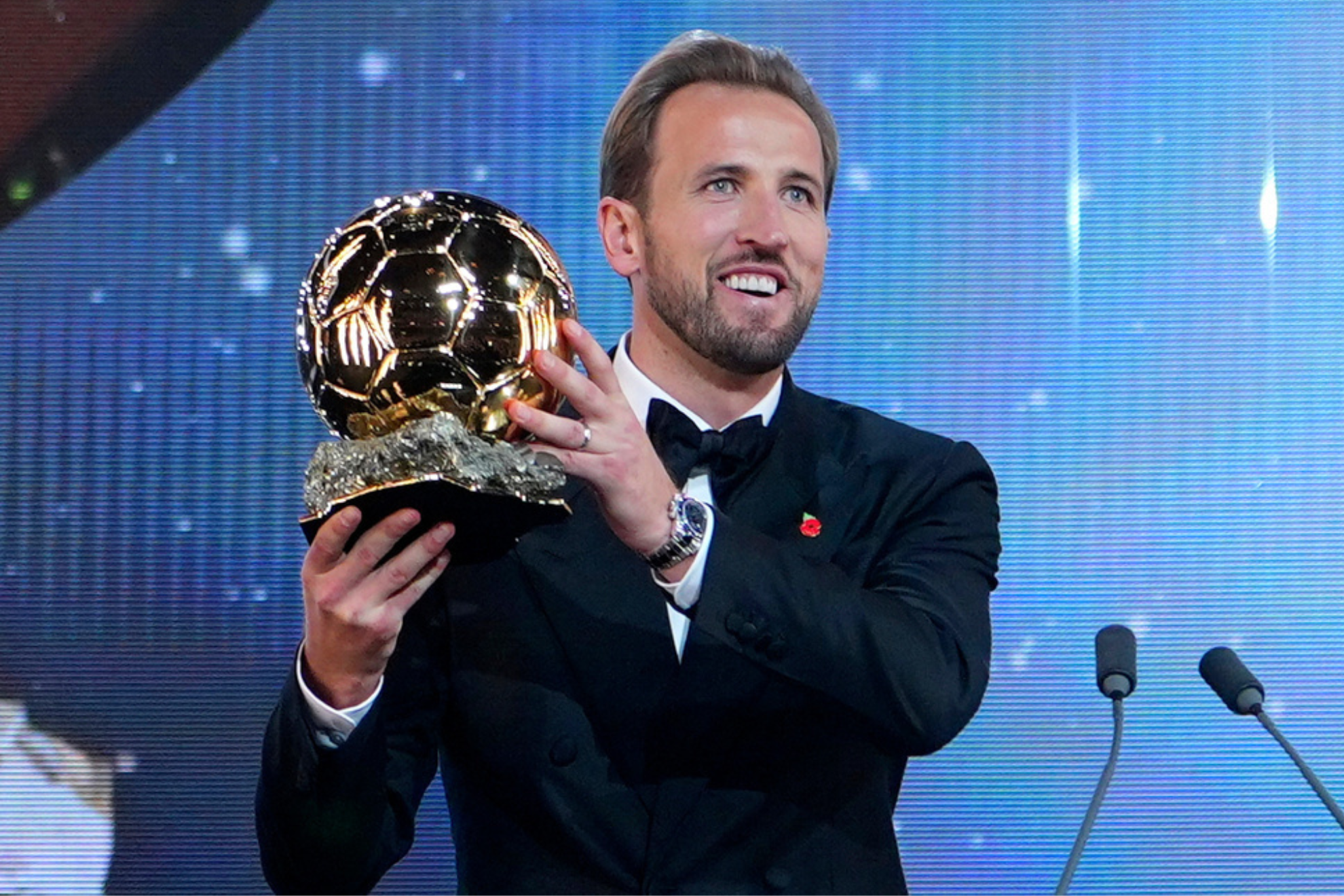Harry Kane accepts the 2026 Ballon d'Or award. LAPRESSE