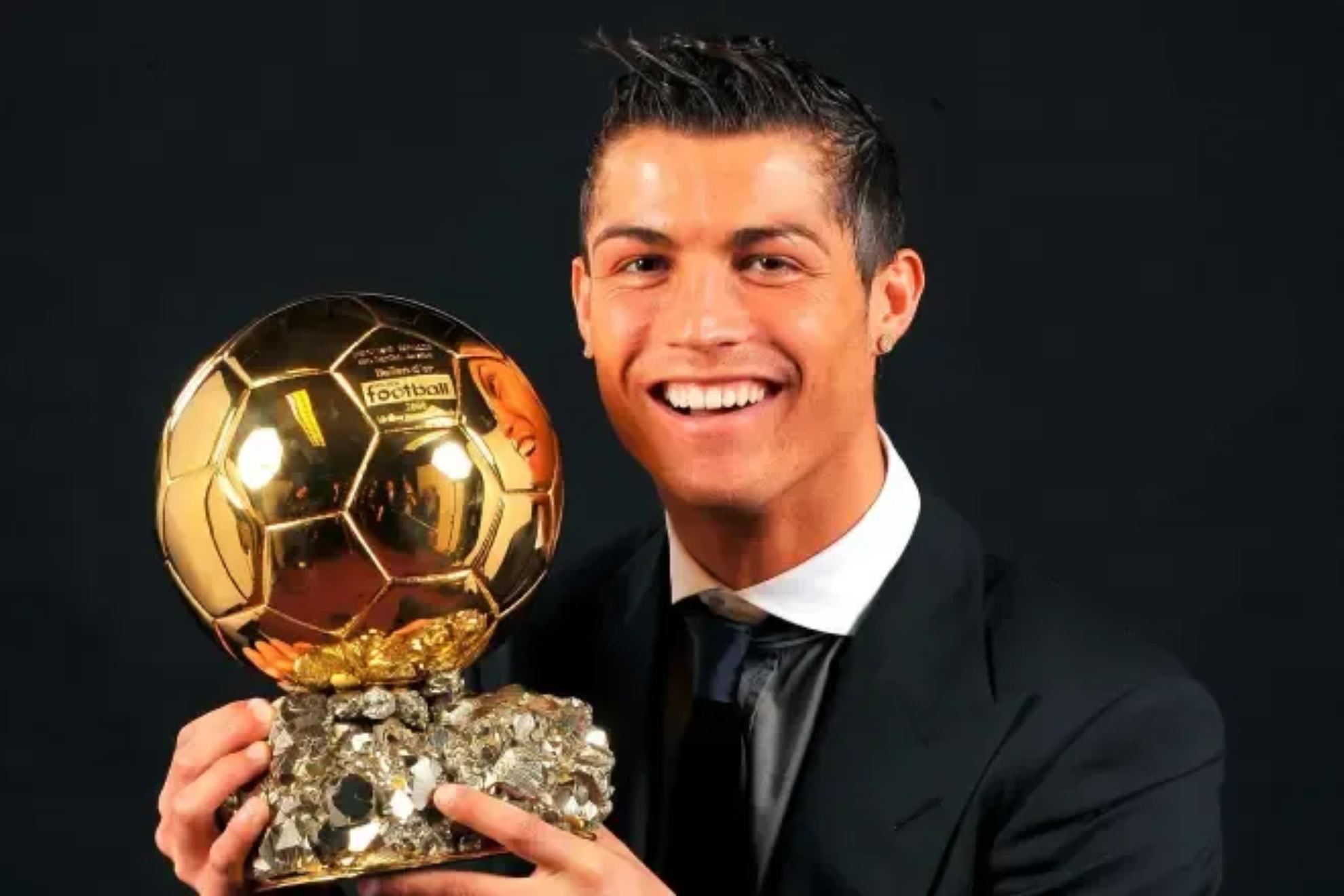 Cristiano Ronaldo in 2008 wins the B.O.A.T. award for the best Ballon d'Or in history
